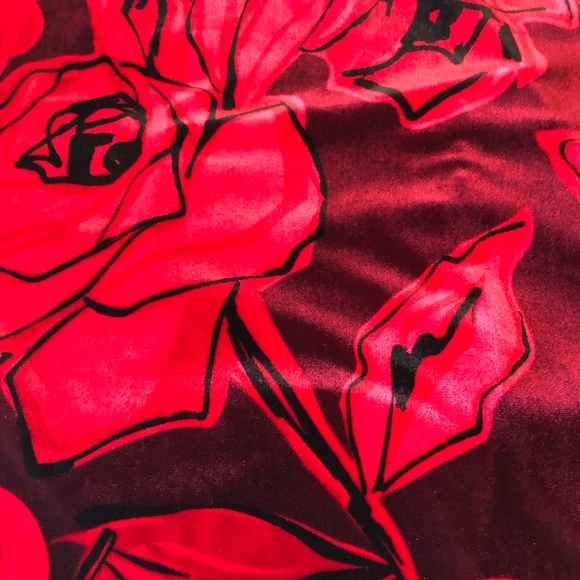 Stunning rose patterned velvet dress - Picture 3 of 6